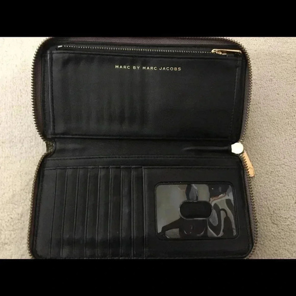 EUC Marc By Marc  Jacobs - Picture 3 of 5